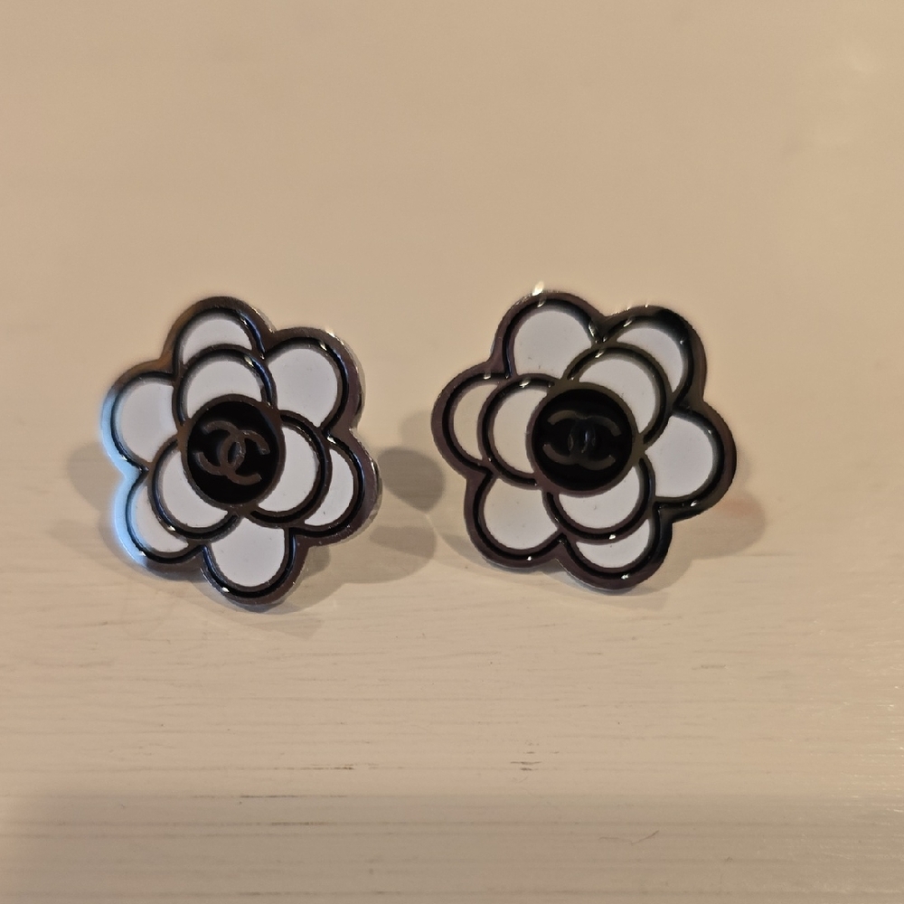 Black and White Flower Earrings